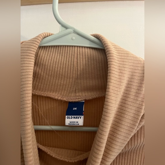 Tan/beige Turtleneck - Picture 4 of 4